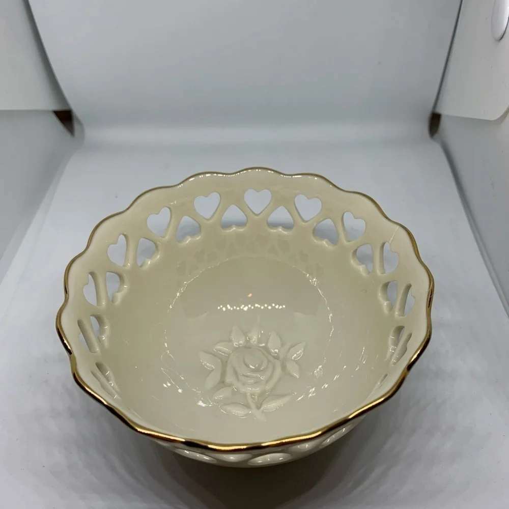 Lenox Hearts Collection Footed Small 24K Gold Trim Bowl